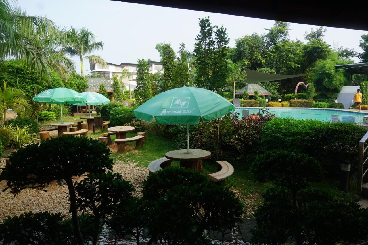 Floating Sanctuary Resort Powered By Cocotel Bulacan Exterior foto